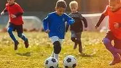 南方连绵阴雨体感湿冷，北方新冷空气将至。